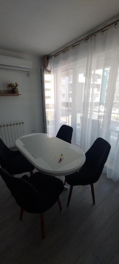 Apartament Nina Apartment Navodari Bagian luar foto